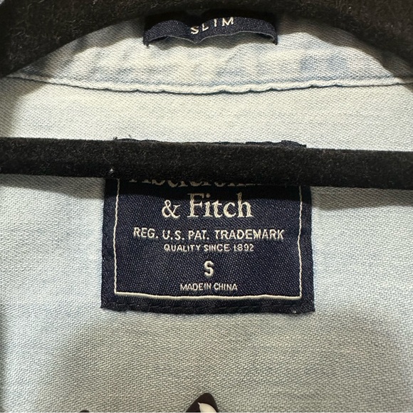 Abercrombie & Fitch Slim Fit Chambray Pearl Snap Button Up Men Small Blue - Picture 3 of 6